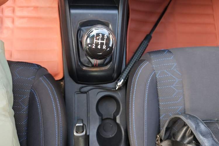 Used Baojun 310 2016 1.2L Manual Value Edition Gear Lever
