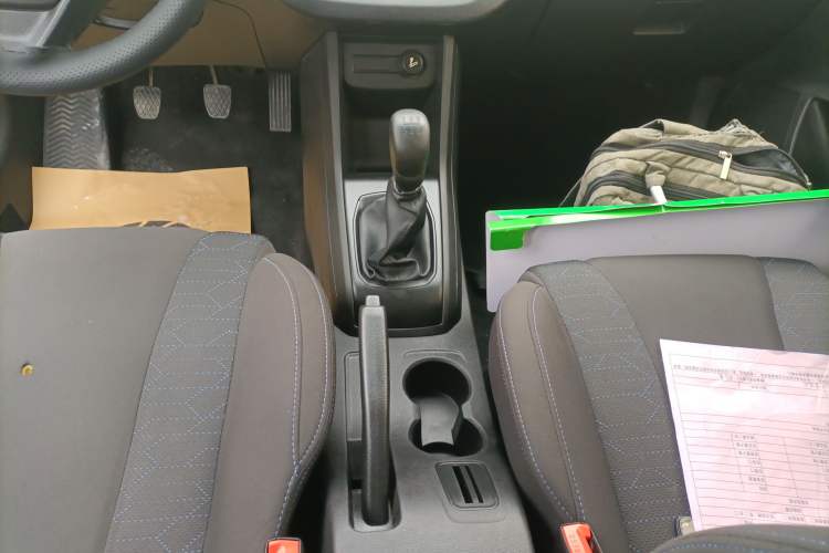 Used Baojun 310 2016 1.2L Manual Value Edition Gear Lever