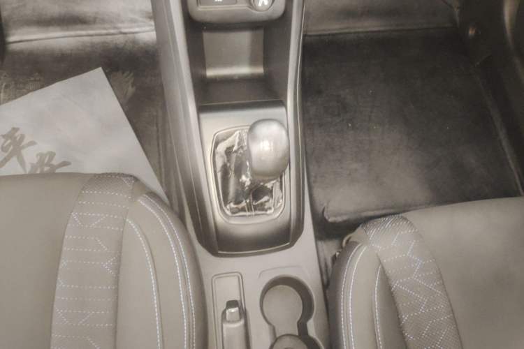 Used Baojun 310 2016 1.2L manual Comfort trim level Gear Lever
