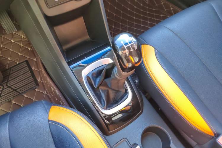 Used Baojun 310 2016 1.2L Manual Luxury Model Gear Lever
