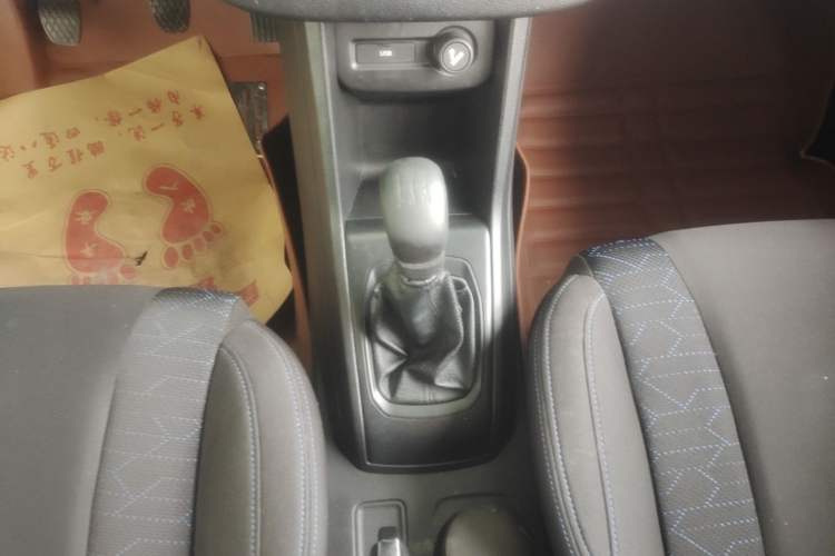 Used Baojun 310 2016 1.2L manual Comfort trim level Gear Lever