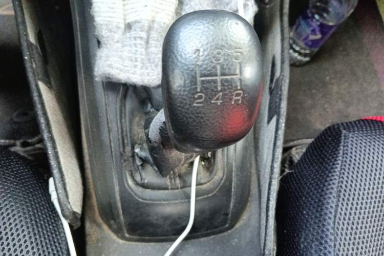 Used Baojun 310 2016 1.2L manual Comfort trim level Gear Lever