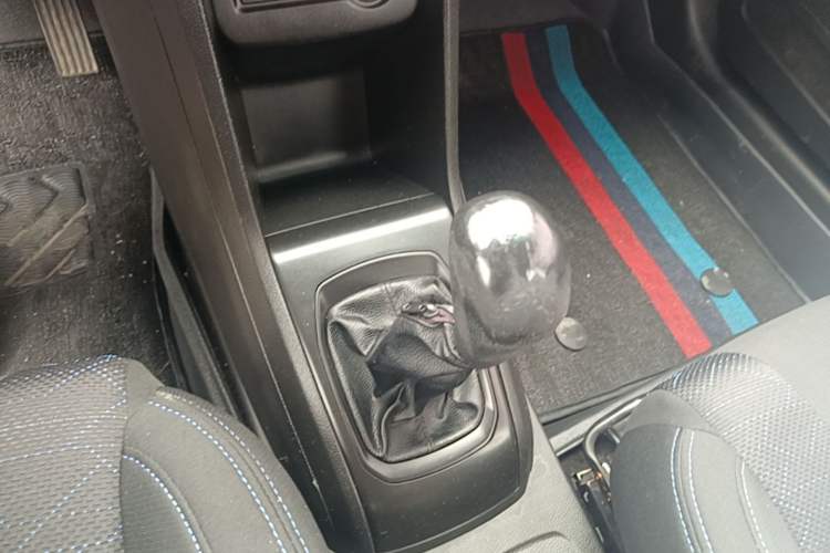 Used Baojun 310 2016 1.2L Manual Value Edition Gear Lever