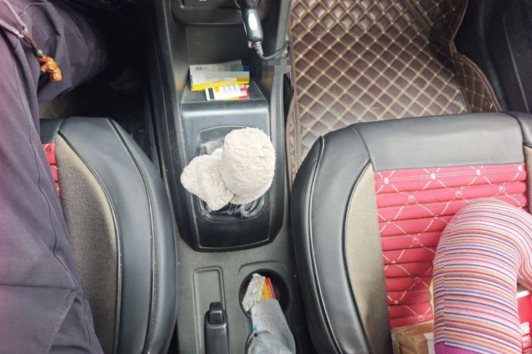 Used Baojun 310 2016 1.2L manual Comfort trim level Gear Lever