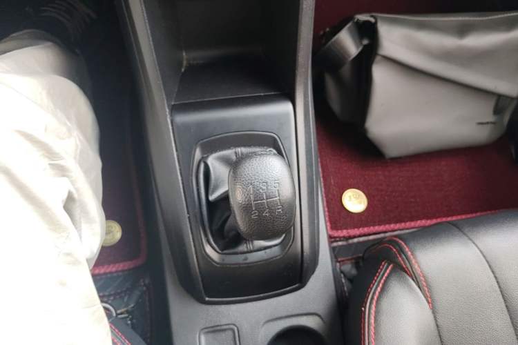 Used Baojun 310 2016 1.2L manual Comfort trim level Gear Lever