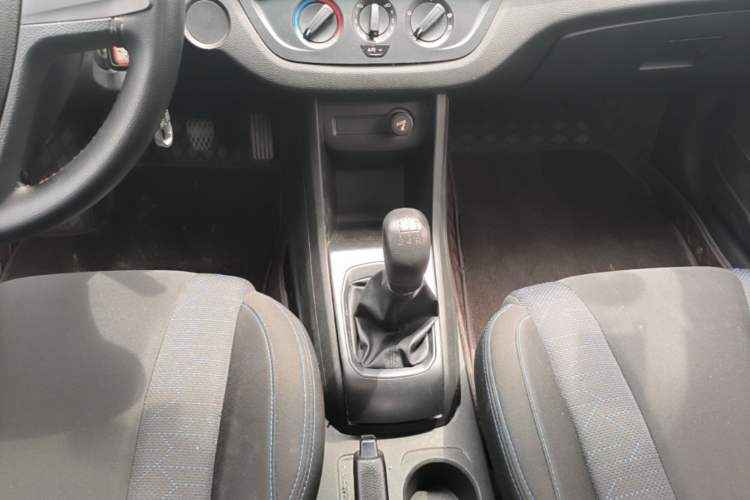 Used Baojun 310 2016 1.2L Manual Value Edition Gear Lever