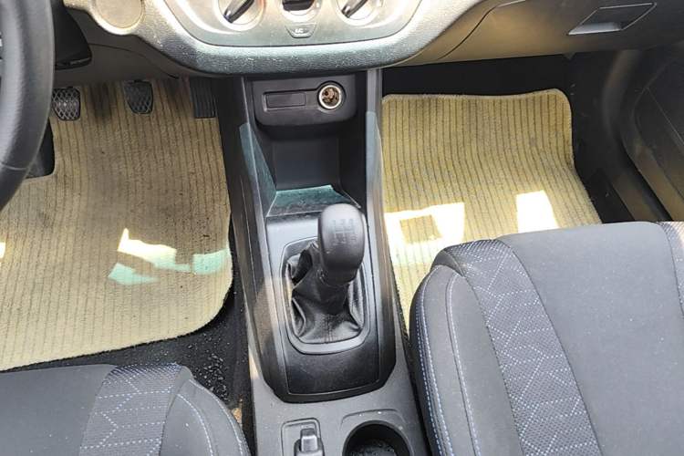 Used Baojun 310 2016 1.2L Manual Value Edition Gear Lever
