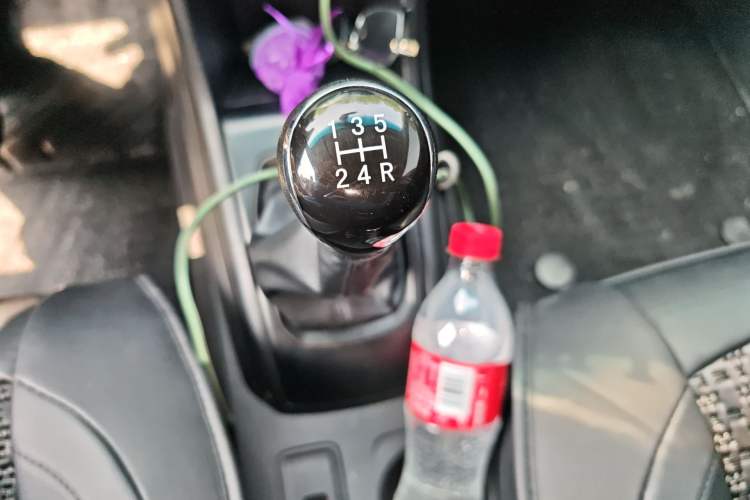 Used Baojun 310 2016 1.2L manual Comfort trim level Gear Lever