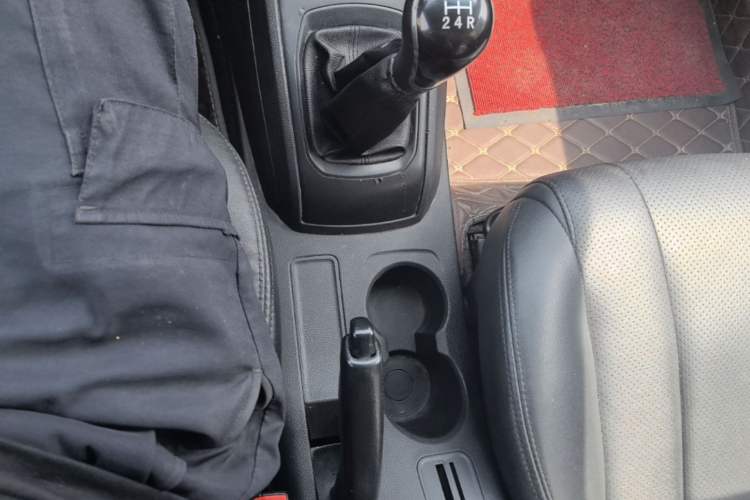 Used Baojun 310 2016 1.2L manual Comfort trim level Gear Lever