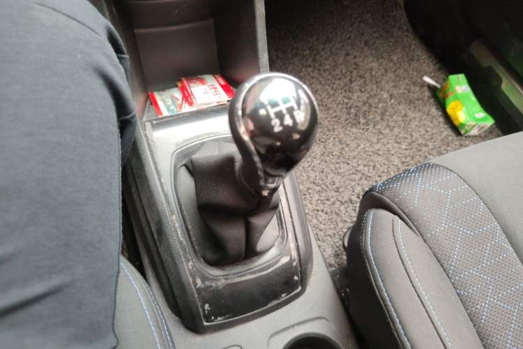 Used Baojun 310 2016 1.2L Manual Value Edition Gear Lever