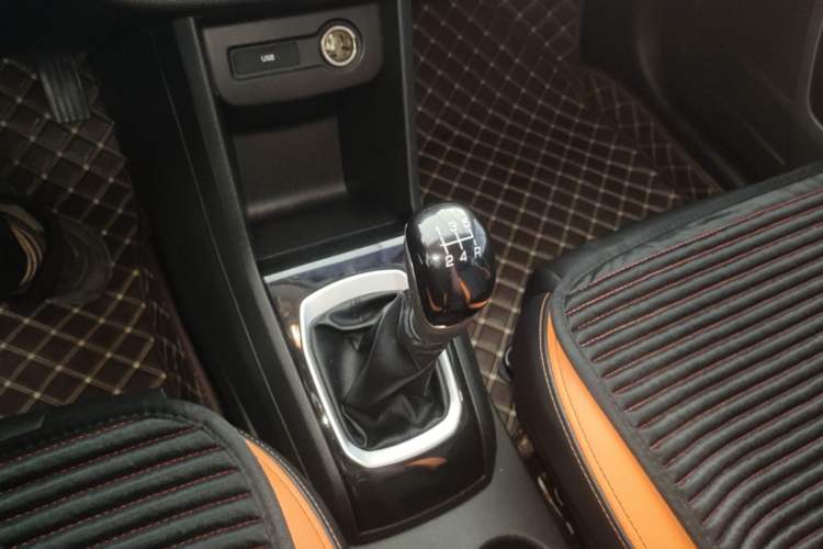 Used Baojun 310 2016 1.2L Manual Luxury Model Gear Lever