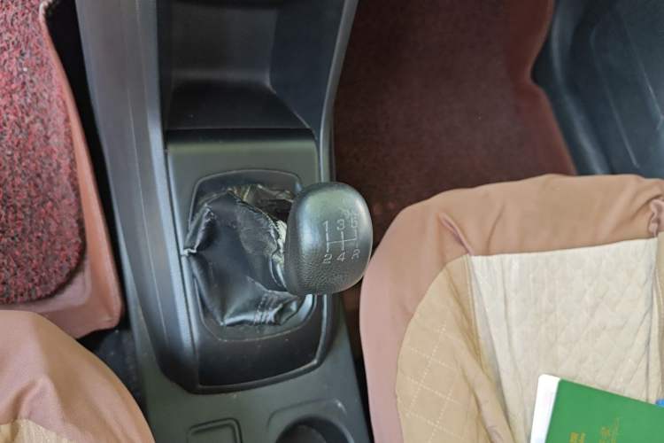 Used Baojun 310 2016 1.2L manual Comfort trim level Gear Lever