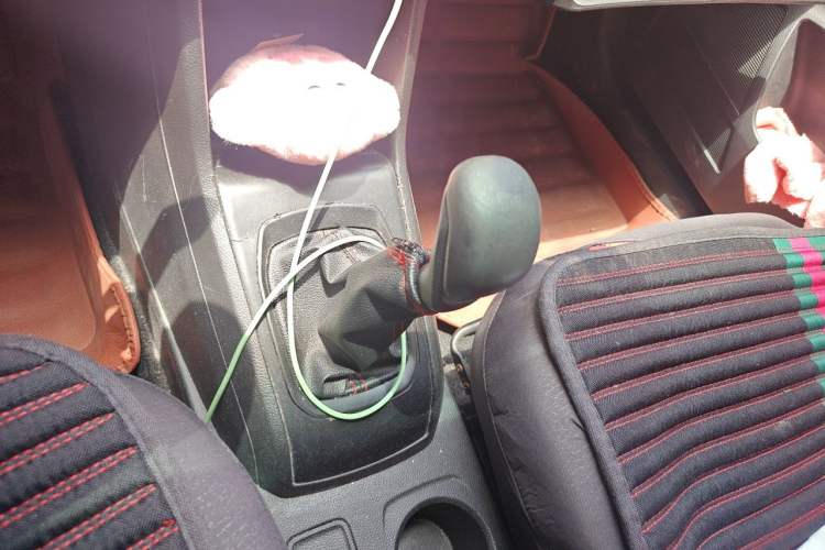 Used Baojun 310 2016 1.2L manual Comfort trim level Gear Lever