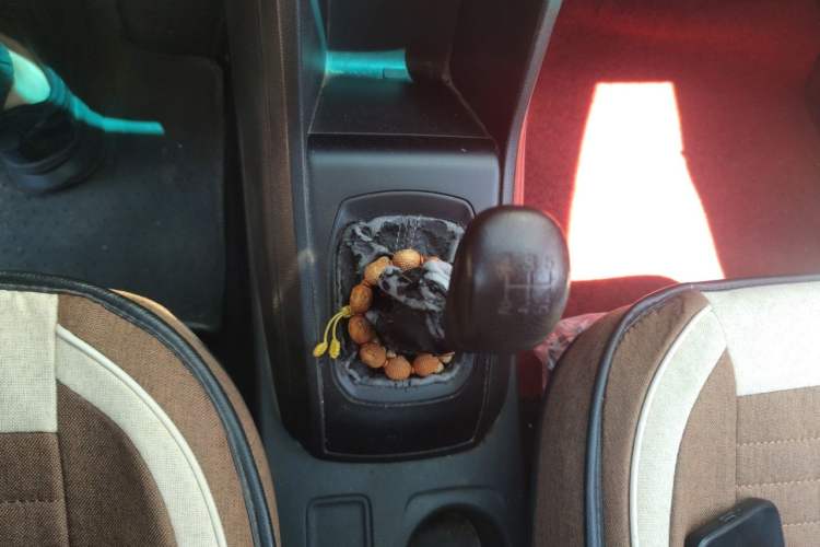 Used Baojun 310 2016 1.2L manual Comfort trim level Gear Lever
