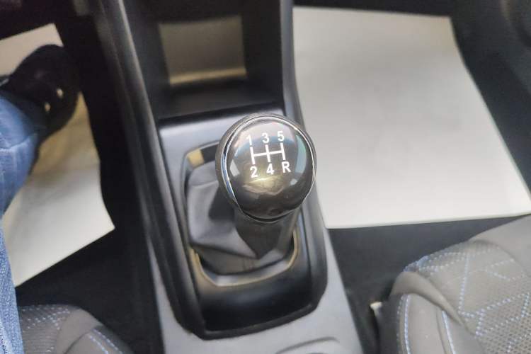 Used Baojun 310 2016 1.2L manual Comfort trim level Gear Lever