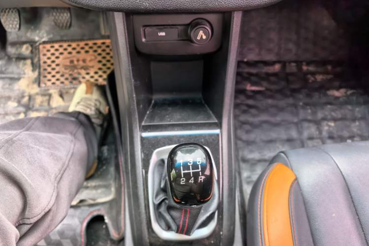 Used Baojun 310 2016 1.2L Manual Luxury Model Gear Lever