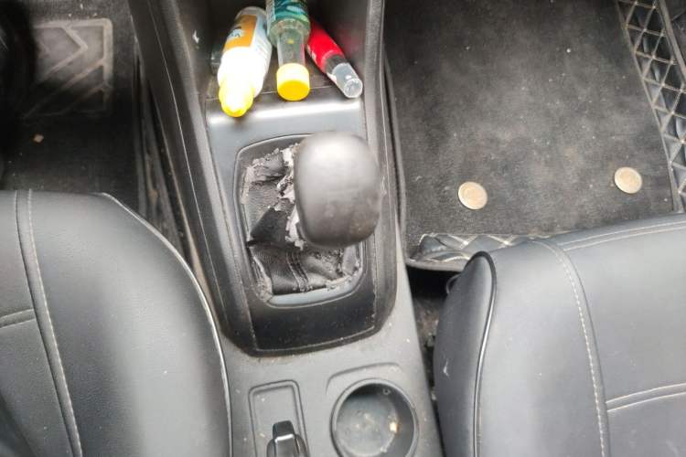 Used Baojun 310 2016 1.2L manual Comfort trim level Gear Lever