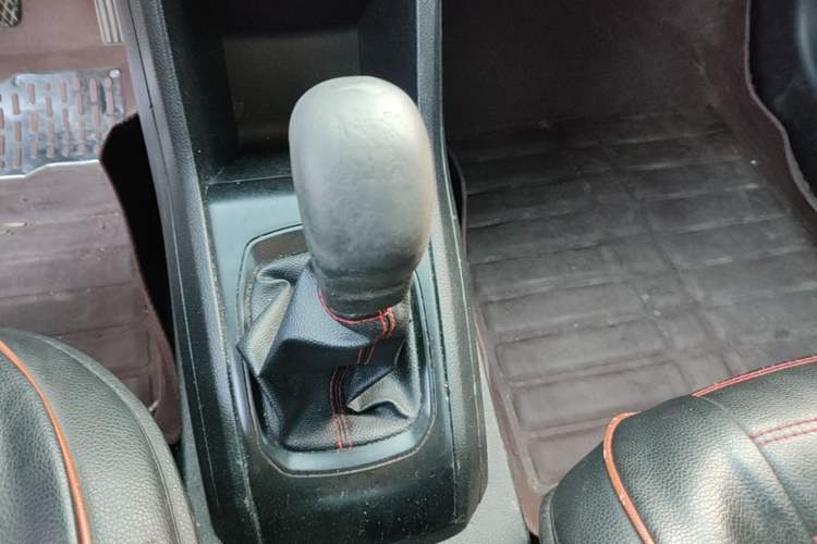 Used Baojun 310 2016 1.2L Manual Value Edition Gear Lever