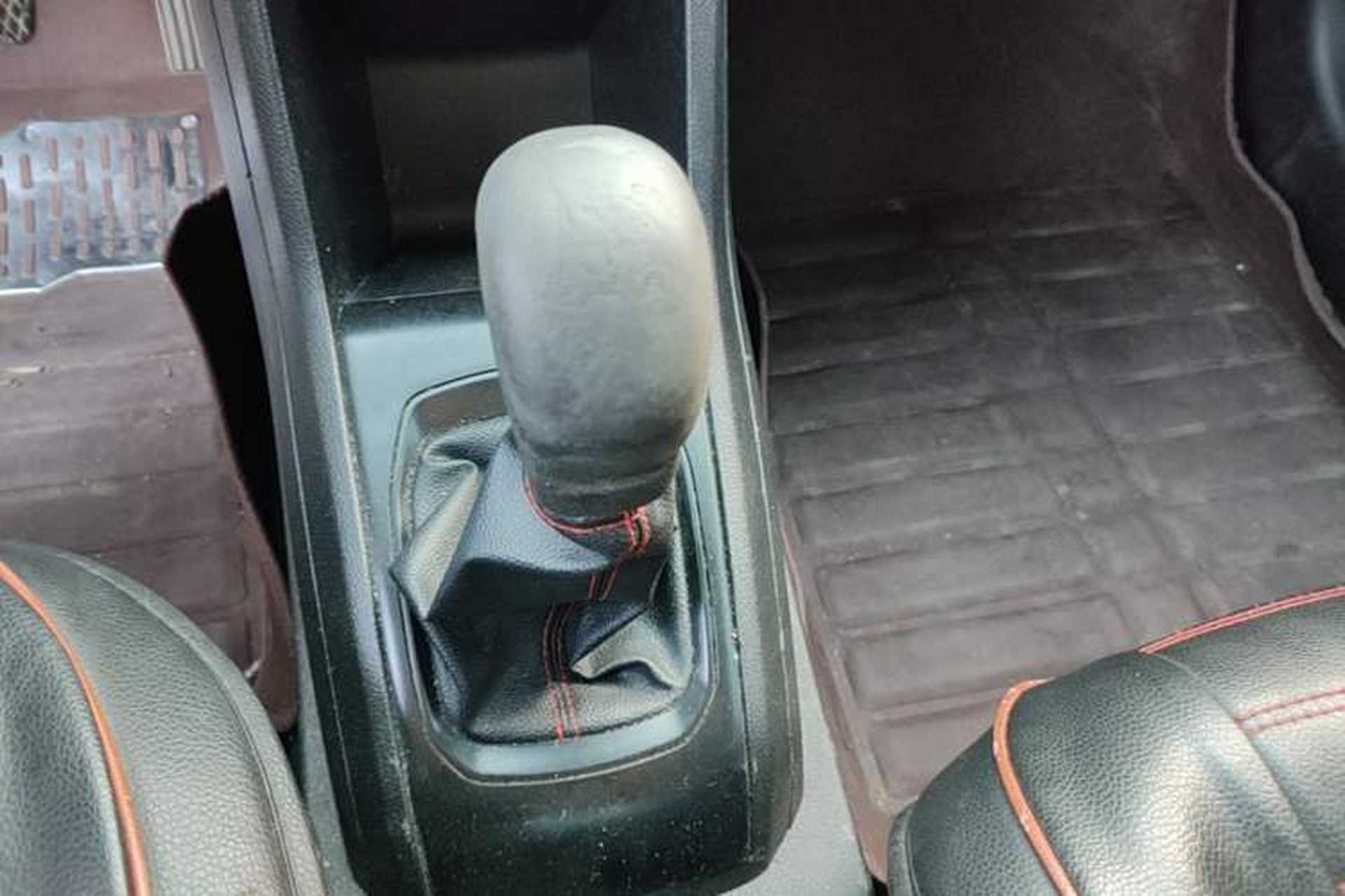 Used Baojun 310 2016 1.2L Manual Value Edition Gear Lever