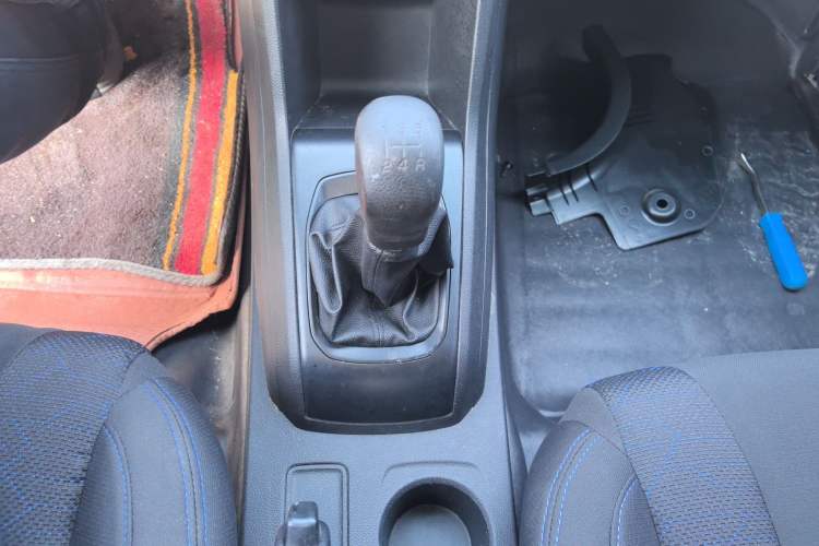 Used Baojun 310 2016 1.2L Manual Value Edition Gear Lever