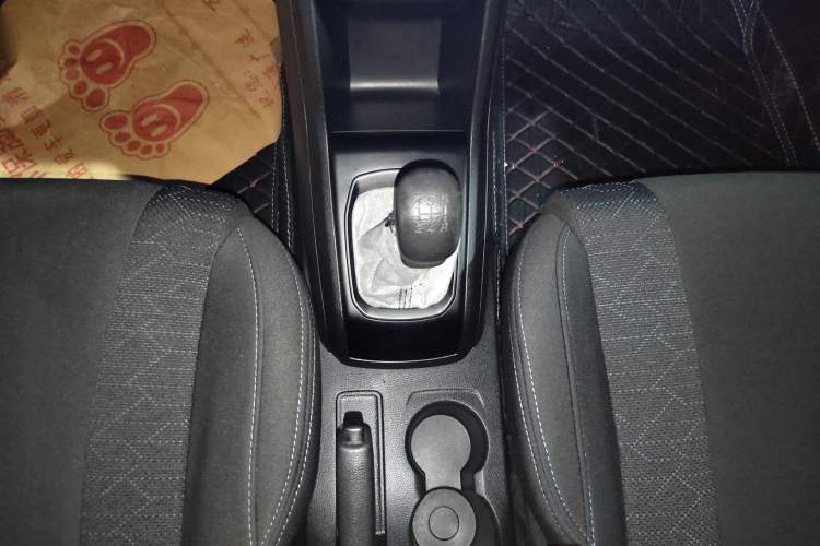 Used Baojun 310 2016 1.2L manual Comfort trim level Gear Lever
