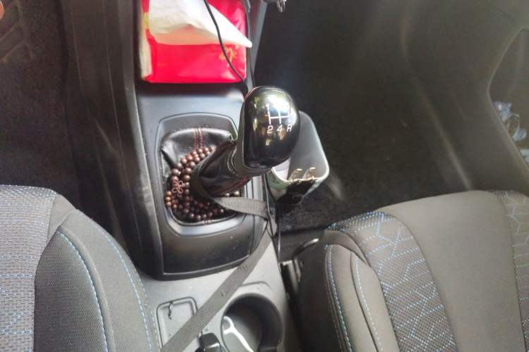 Used Baojun 310 2016 1.2L manual Comfort trim level Gear Lever