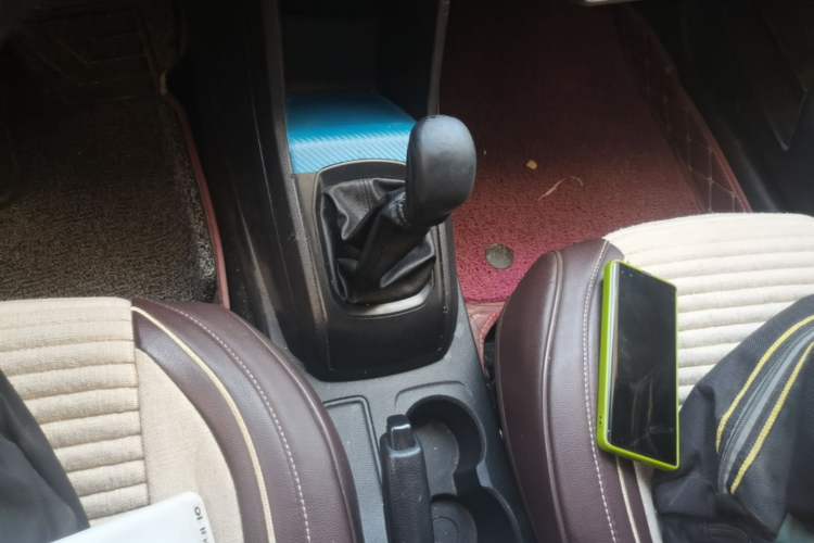 Used Baojun 310 2016 1.2L manual Comfort trim level Gear Lever