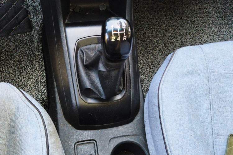 Used Baojun 310 2016 1.2L Manual Value Edition Gear Lever