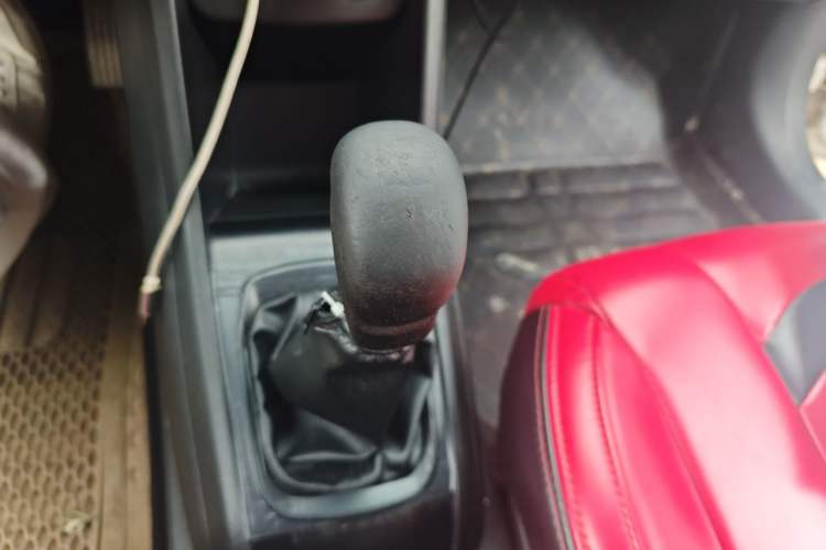 Used Baojun 310 2016 1.2L manual Comfort trim level Gear Lever
