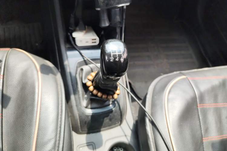 Used Baojun 310 2016 1.2L manual Comfort trim level Gear Lever