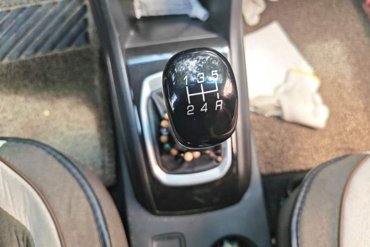Used Baojun 310 2016 1.2L Manual Fashionable Edition Gear Lever