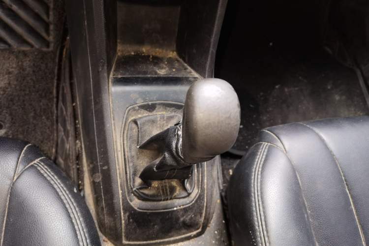 Used Baojun 310 2016 1.2L manual Comfort trim level Gear Lever