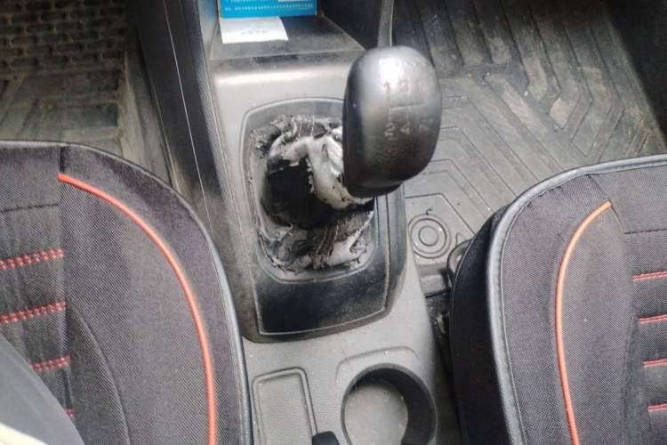 Used Baojun 310 2016 1.2L manual Comfort trim level Gear Lever