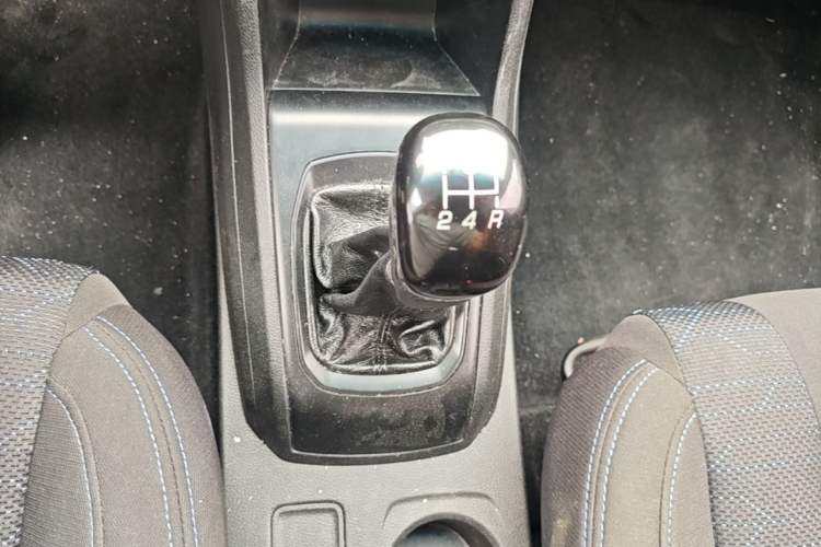 Used Baojun 310 2016 1.2L manual Comfort trim level Gear Lever
