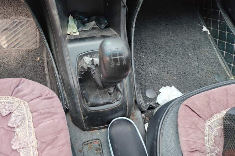 Used Baojun 310 2016 1.2L manual Comfort trim level Gear Lever