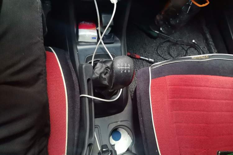 Used Baojun 310 2016 1.2L manual Comfort trim level Gear Lever