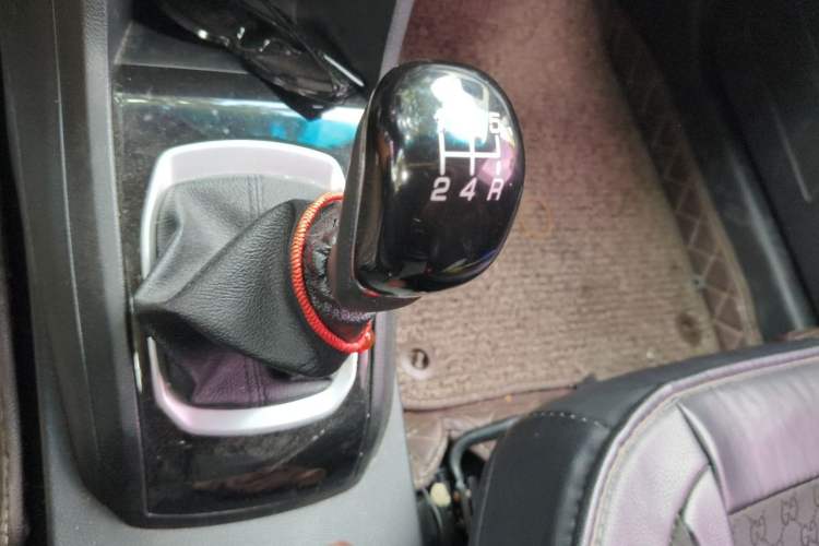 Used Baojun 310 2016 1.2L Manual Fashionable Edition Gear Lever