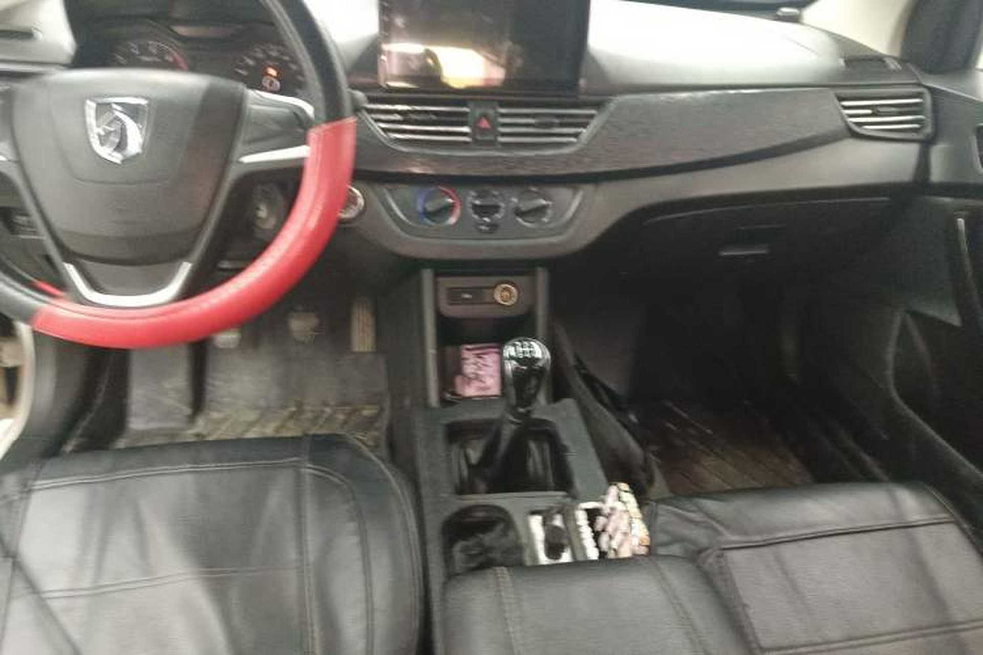 Used Baojun 310 2016 1.2L manual Comfort trim level Gear Lever