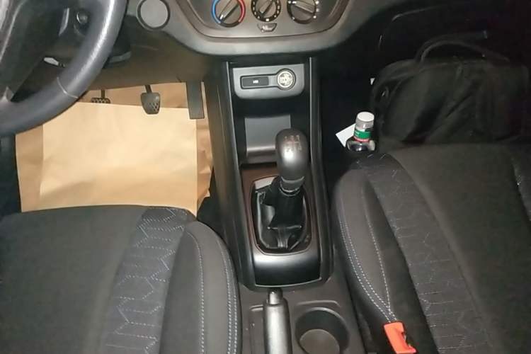 Used Baojun 310 2016 1.2L manual Comfort trim level Gear Lever