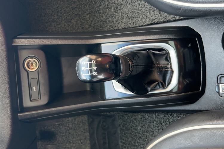Used Baojun 310 2016 1.2L Manual Luxury Model Gear Lever