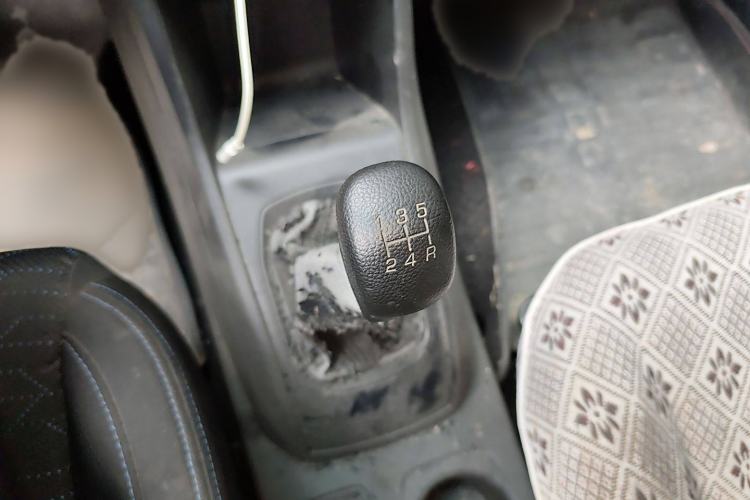 Used Baojun 310 2016 1.2L manual Comfort trim level Gear Lever