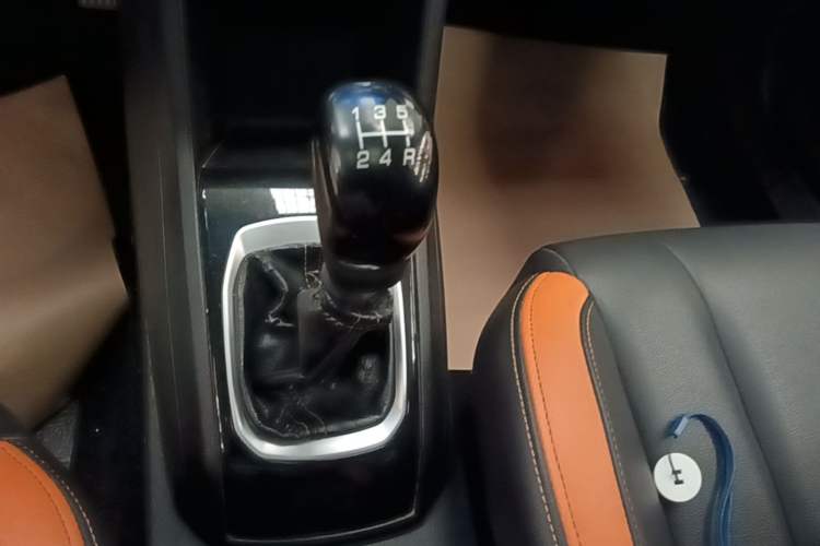Used Baojun 310 2016 1.2L Manual Luxury Model Gear Lever