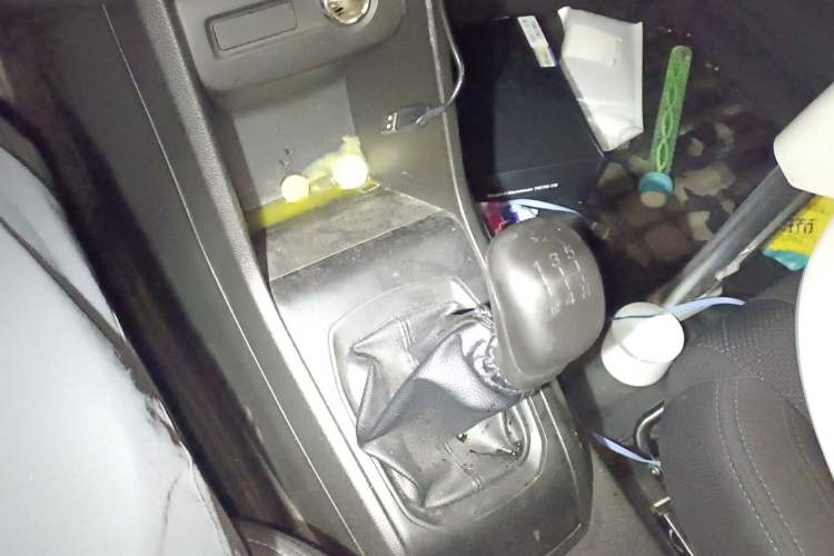 Used Baojun 310 2016 1.2L Manual Value Edition Gear Lever