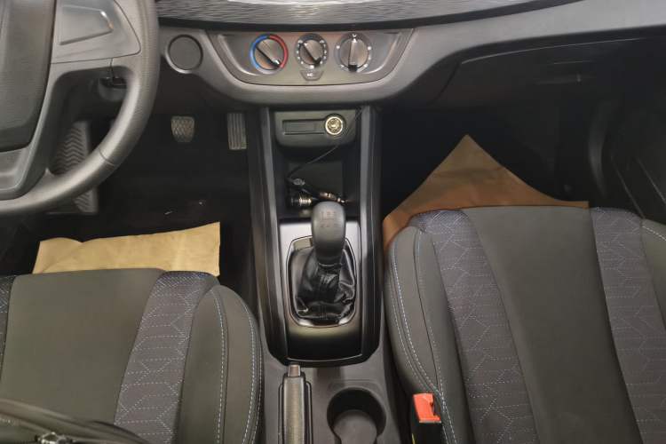 Used Baojun 310 2016 1.2L Manual Value Edition Gear Lever