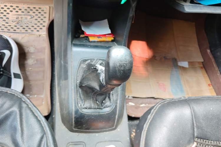 Used Baojun 310 2016 1.2L manual Comfort trim level Gear Lever
