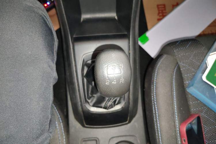 Used Baojun 310 2016 1.2L manual Comfort trim level Gear Lever