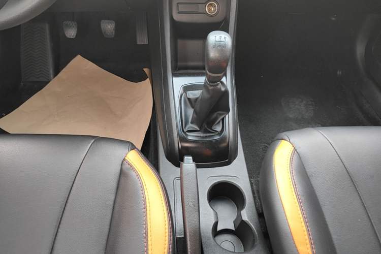 Used Baojun 310 2016 1.2L Manual Value Edition Gear Lever