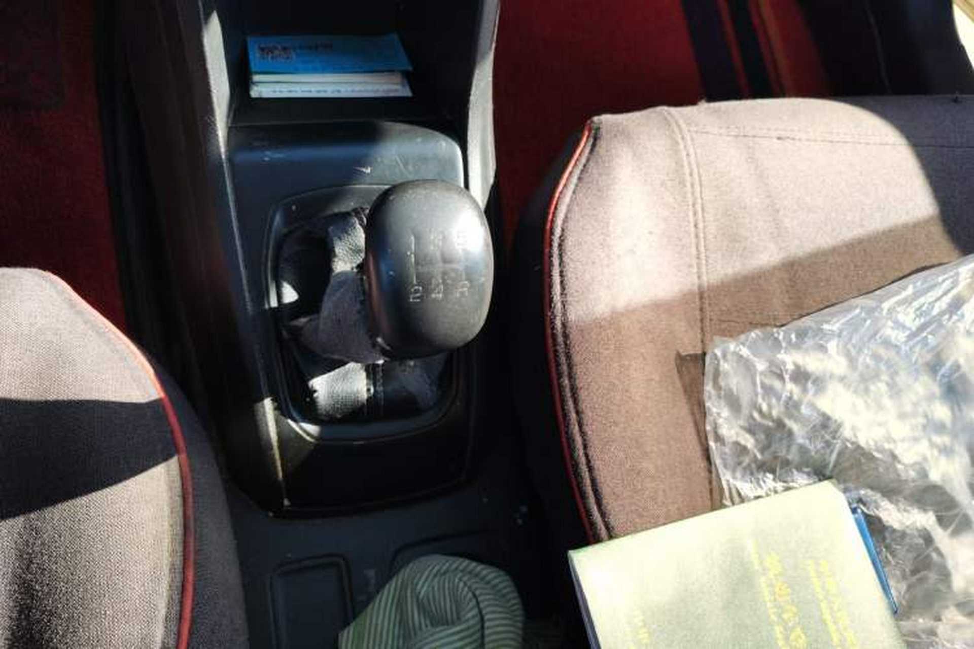 Used Baojun 310 2016 1.2L manual Comfort trim level Gear Lever