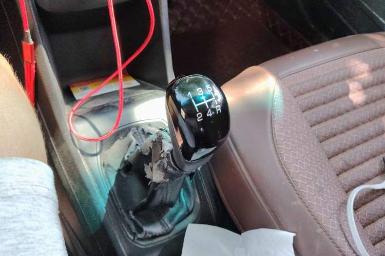 Used Baojun 310 2016 1.2L manual Comfort trim level Gear Lever