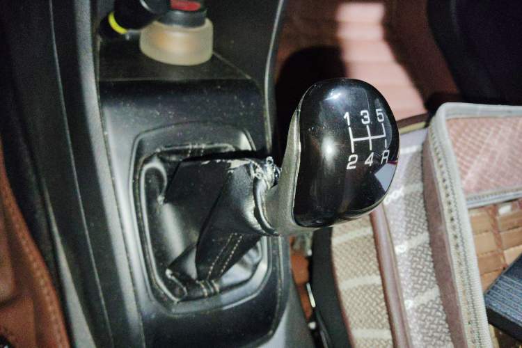 Used Baojun 310 2016 1.2L Manual Value Edition Gear Lever